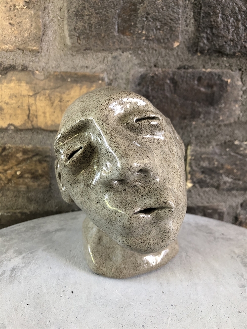 Keramik skulptur af Pernille Calundan
